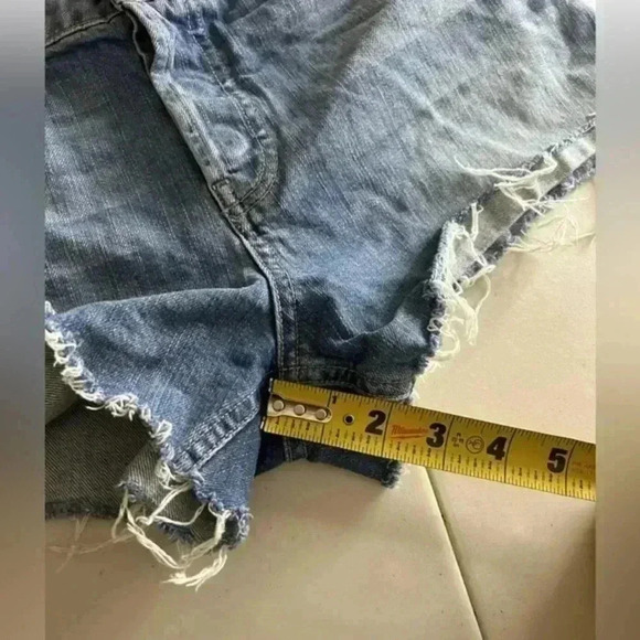 Paige Emmitt Shorts Size 28" Waist 3" Length Raw Hem Frayed Cut-off‎ denim - Picture 3 of 8